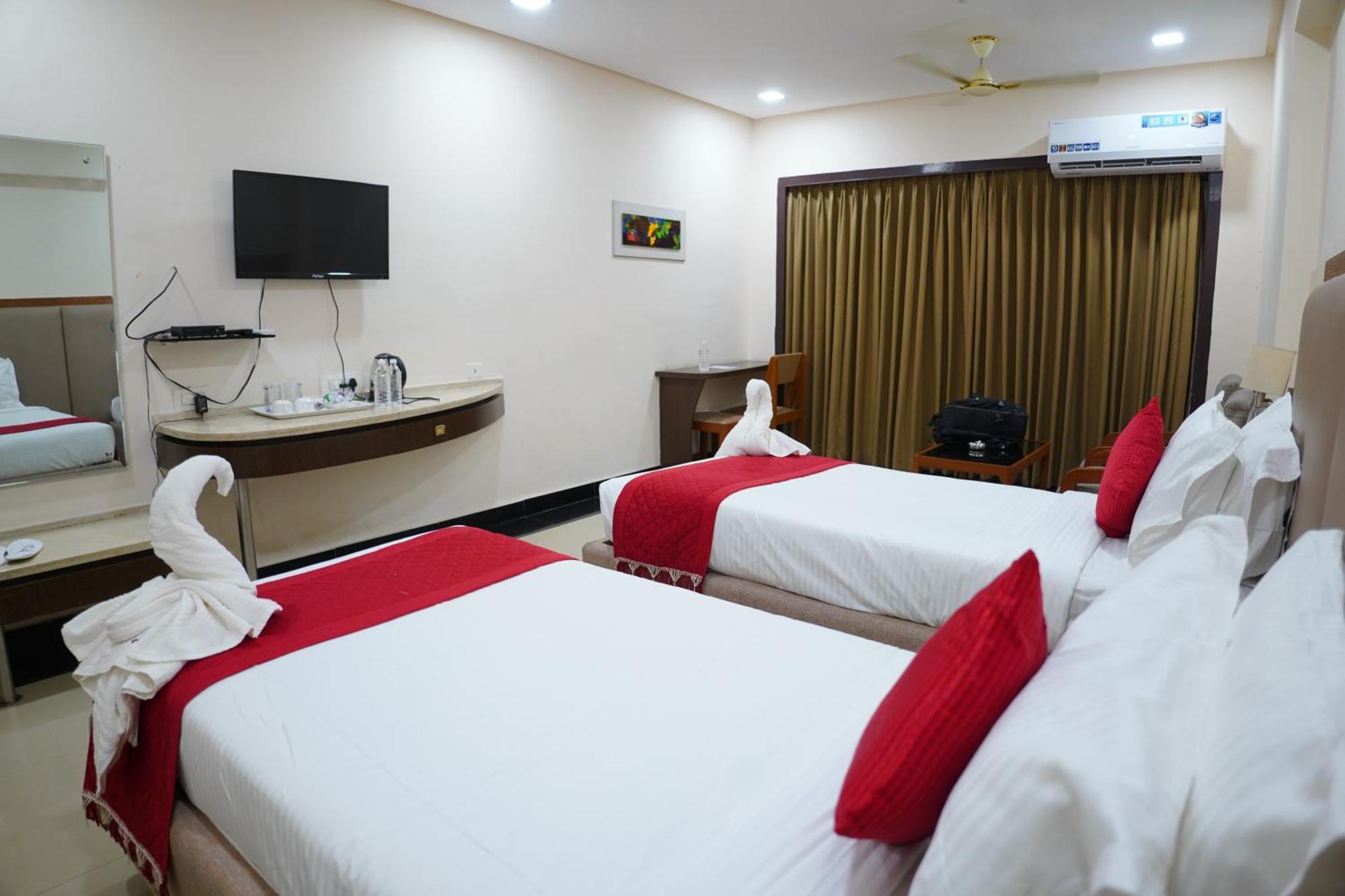 Hotel Grand Nagarjuna By Konark Hotels Гунтур Экстерьер фото