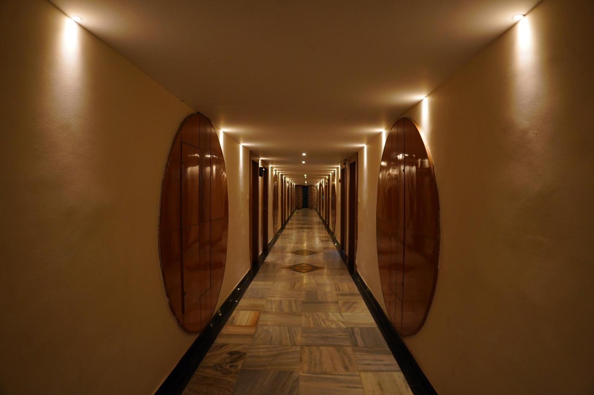 Hotel Grand Nagarjuna By Konark Hotels Гунтур Экстерьер фото
